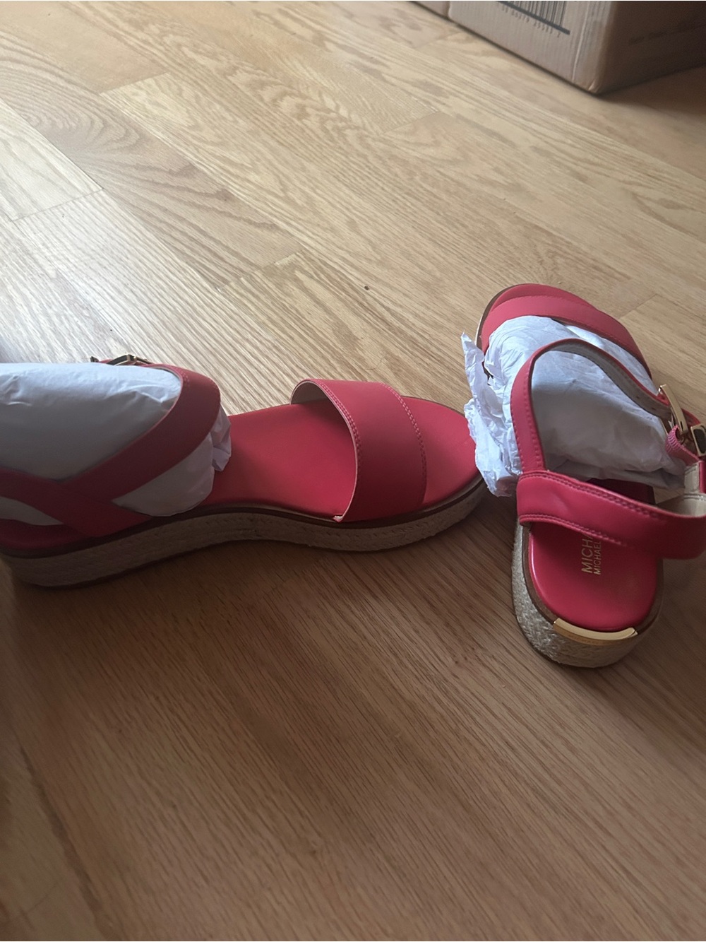 Micheal Kors New in Box Pink Platform Sandals - Picture 7 of 7